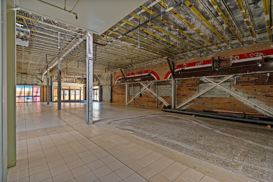 More Photos Of 301 E Yakima Ave, Yakima Office For Sale