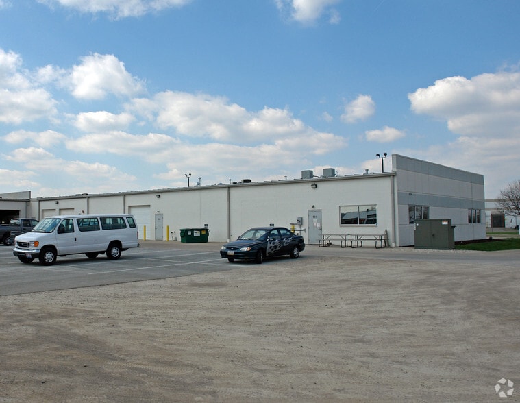 More Photos Of 604-620 Phillips Dr, Dayton Showroom For Lease