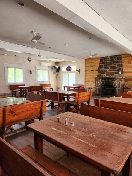 More Photos Of 1129 Lincoln Hwy, Laughlintown Restaurant For Sale
