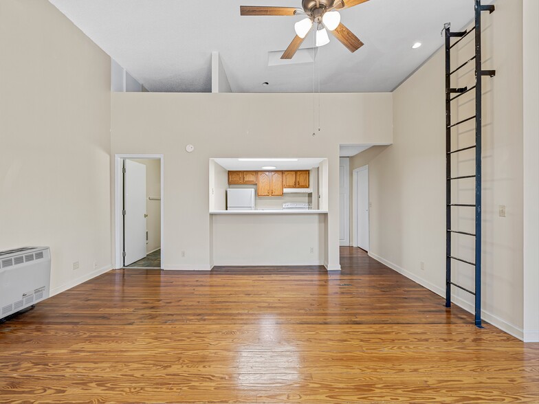 More Photos Of 58 Broadway St, Asheville Storefront Retail Residential For Sale