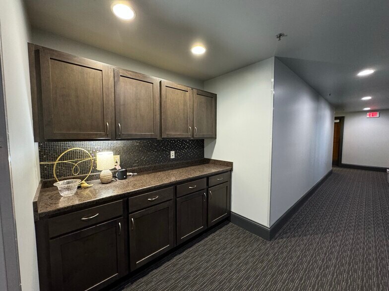 More Photos Of 2200-2300 Sutherland Ave, Knoxville Office For Lease