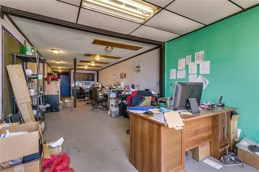 More Photos Of 401 Western Hills Trl, Granbury Warehouse For Sale