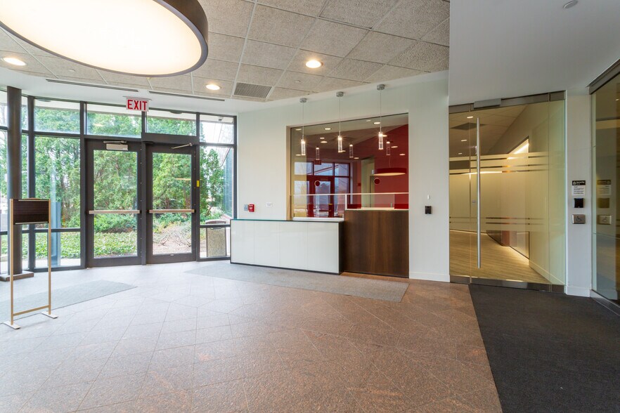 More Photos Of 4 Overlook Pt, Lincolnshire Office For Lease