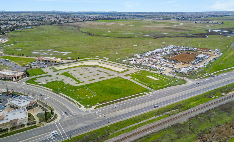 Primary Photo Of Lincoln Blvd. and Sterling PKW, Lincoln Land For Sale