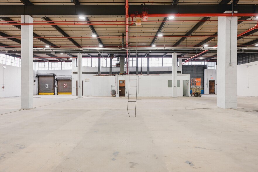 More Photos Of 537 Johnson Ave, Brooklyn Distribution For Lease