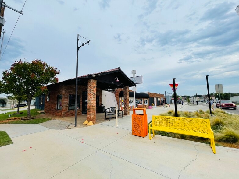 More Photos Of 2125-2137 NW 39th St, Oklahoma City Storefront For Sale