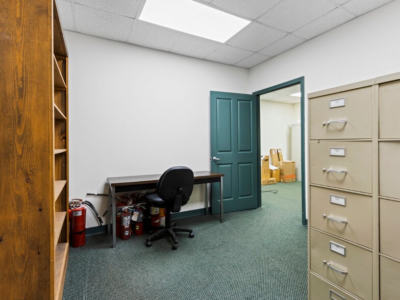 More Photos Of 673 Sandy Springs Rd, Piedmont Warehouse For Lease