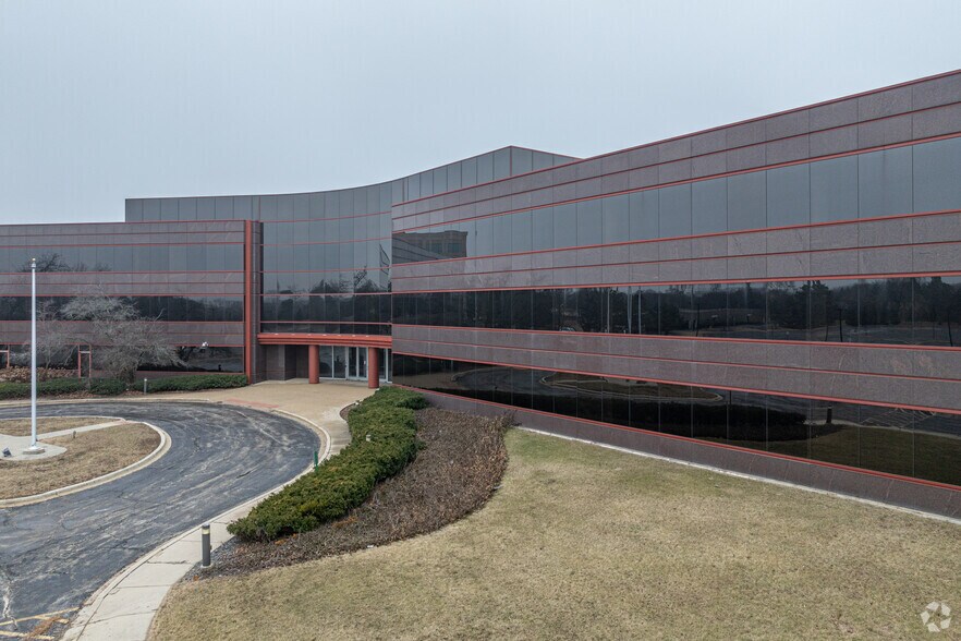 More Photos Of 2400 Cabot Dr, Lisle Office For Sale