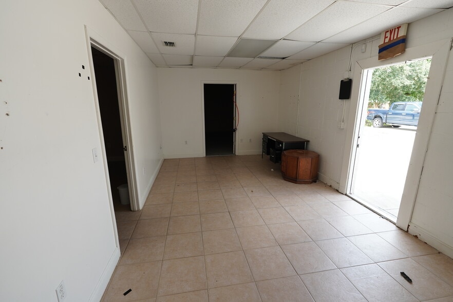 More Photos Of 7275 Waelti Dr, Melbourne Warehouse For Lease
