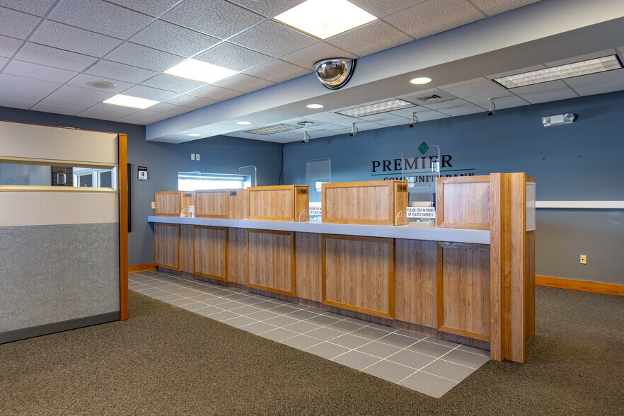 More Photos Of 927 E Main St, Winneconne Office For Sale