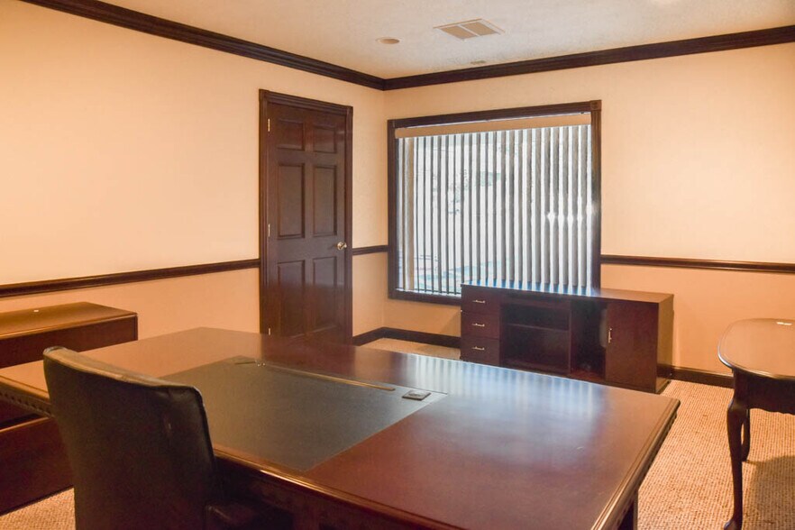 More Photos Of 3726 Cleveland Ave, Canton Freestanding For Lease