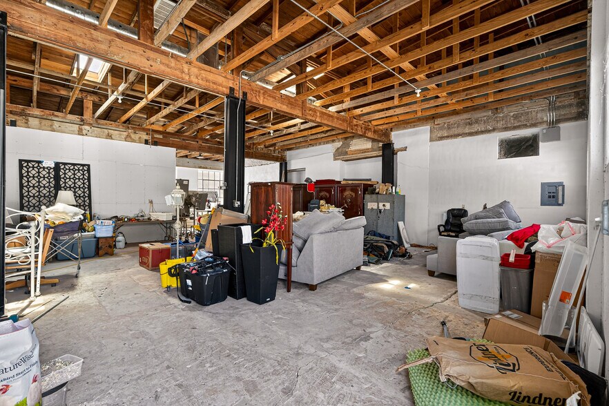 More Photos Of 614 High St, Comfort Storefront Retail Residential For Sale