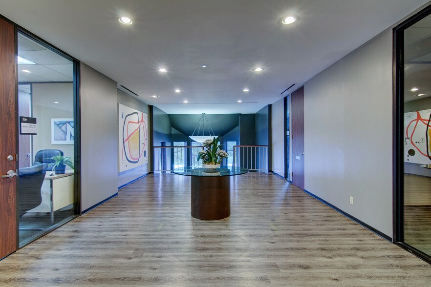 More Photos Of 16000 Memorial Dr, Houston Medical For Lease