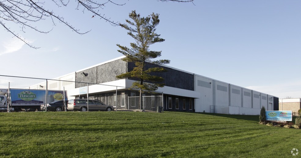 Primary Photo Of 10-18 Executive Ave, Edison Warehouse For Lease