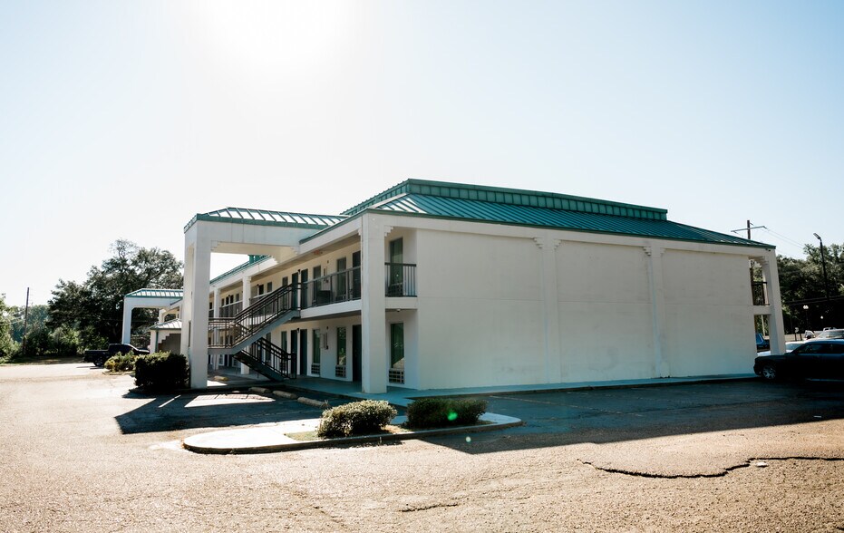 More Photos Of 337 Devereaux Dr, Natchez Hotel For Sale