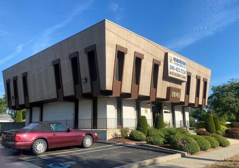 Primary Photo Of 28145 Greenfield Rd, Southfield Office For Sale