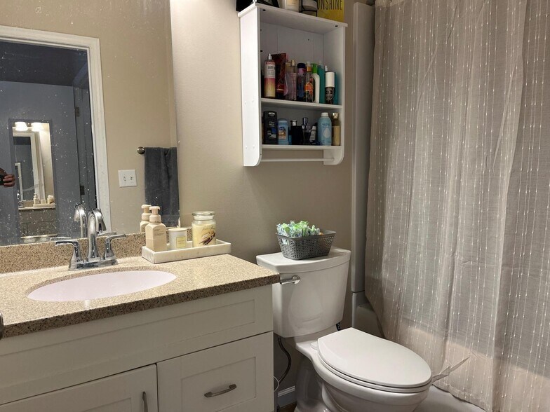 More Photos Of 2401 Beech St, Valparaiso Office For Sale