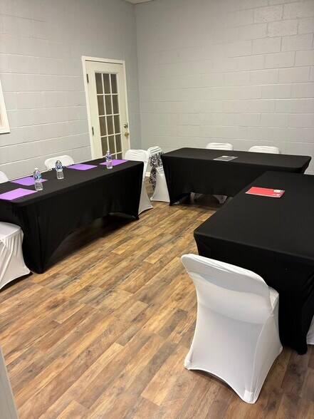 More Photos Of 737 Main St, Stone Mountain Office For Lease