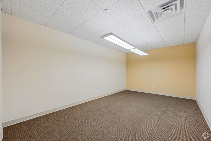 More Photos Of 3690 N Peachtree Rd, Atlanta Loft Creative Space For Lease
