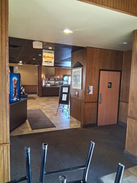 More Photos Of 605 S 10th St, Burlington General Retail For Sale