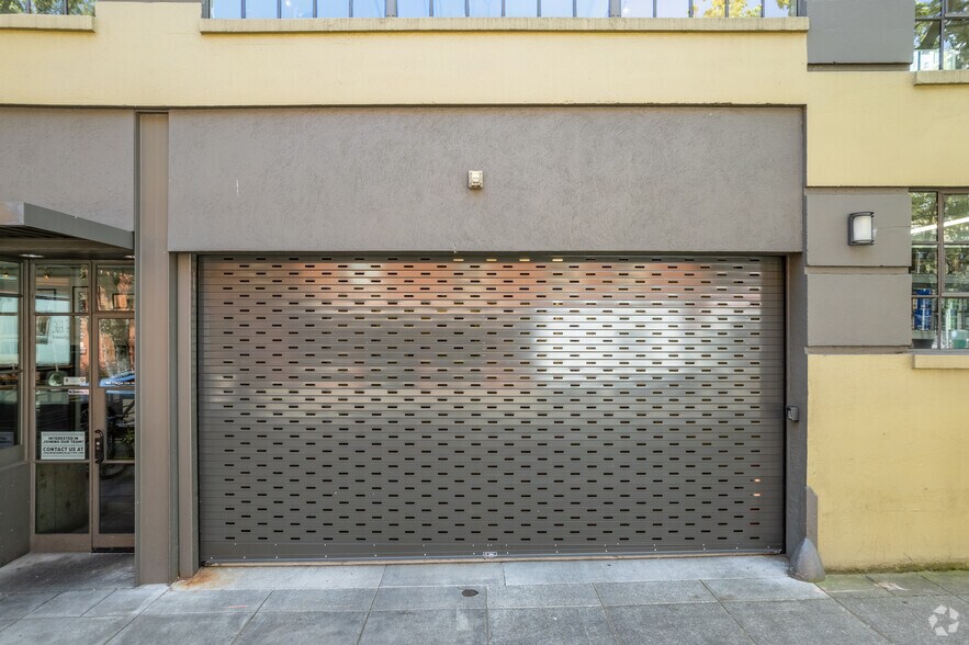 More Photos Of 323-325 NW 13th Ave, Portland Office For Sale