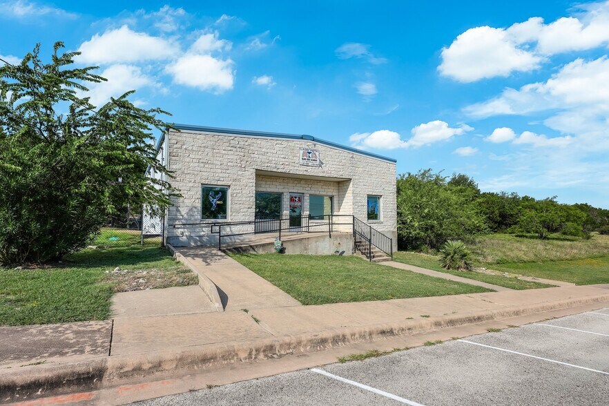 More Photos Of 20615 Dawn Dr, Lago Vista Freestanding For Sale