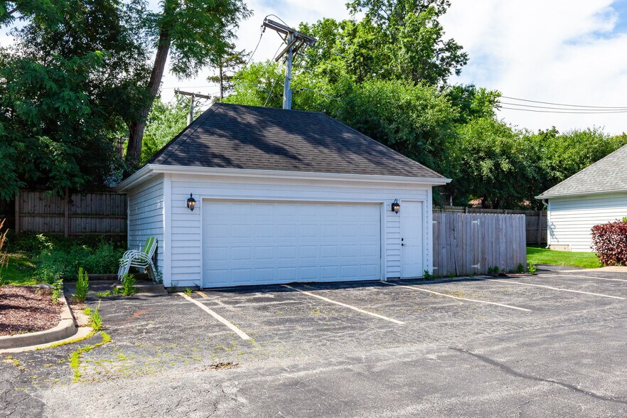 More Photos Of 55 Ogden Ave, Clarendon Hills Office For Sale