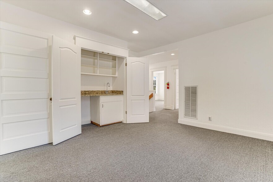 More Photos Of 1010 Rio Grande St, Austin Office For Lease