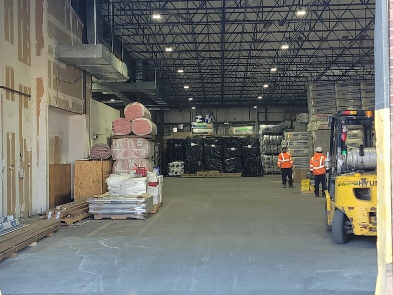 More Photos Of 7419 Lindbergh Dr, Gaithersburg Warehouse For Sale