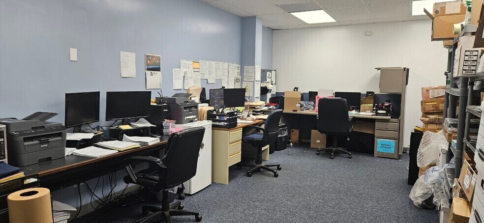 More Photos Of 94-479 Ukee St, Waipahu Flex For Lease