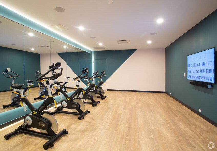 More Photos Of 1133 South Blvd, Oak Park Apartments For Lease