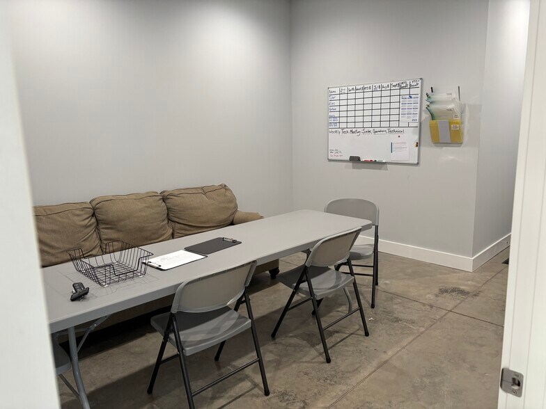 More Photos Of 1201 S Main Street, Nicholasville Flex For Lease