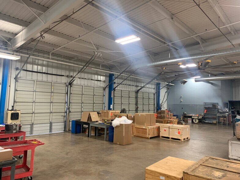 More Photos Of 919 W Mayfield Rd, Arlington Warehouse For Lease
