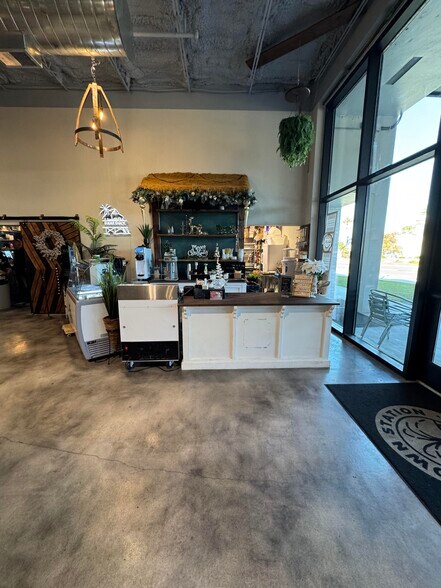 More Photos Of 235 NE Watula Ave, Ocala General Retail For Sale