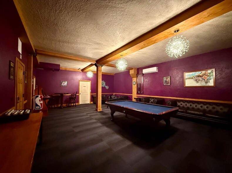 More Photos Of 615 SE Alder St, Portland General Retail For Sale