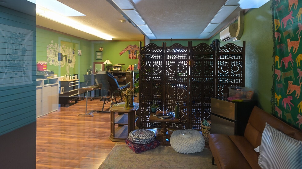 More Photos Of 1824 NE Division St, Bend General Retail For Sale