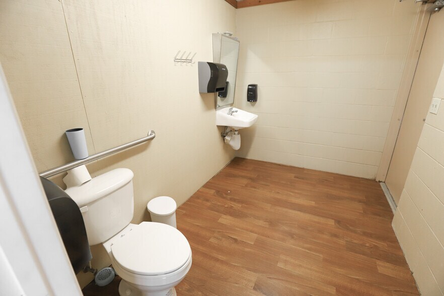 More Photos Of 13723 NW US Highway 441, Alachua General Retail For Lease