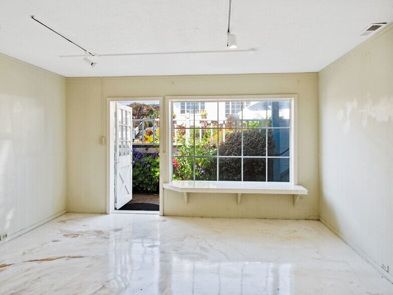 More Photos Of 10481 Lansing St, Mendocino General Retail For Sale