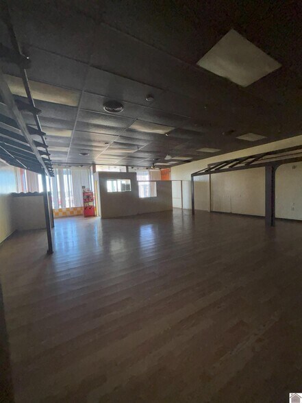 More Photos Of 716 N 12th St, Murray General Retail For Lease