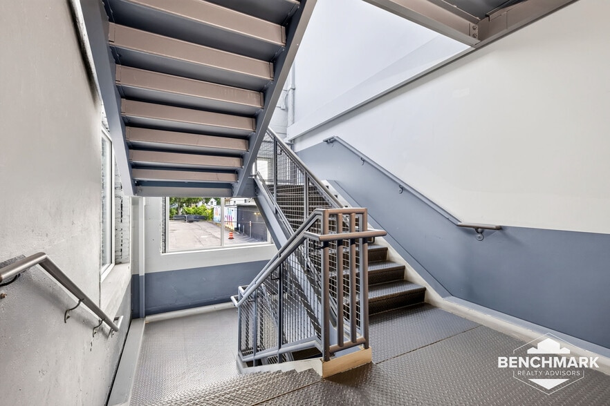More Photos Of 127-131 Railroad St, Rochester Loft Creative Space For Lease