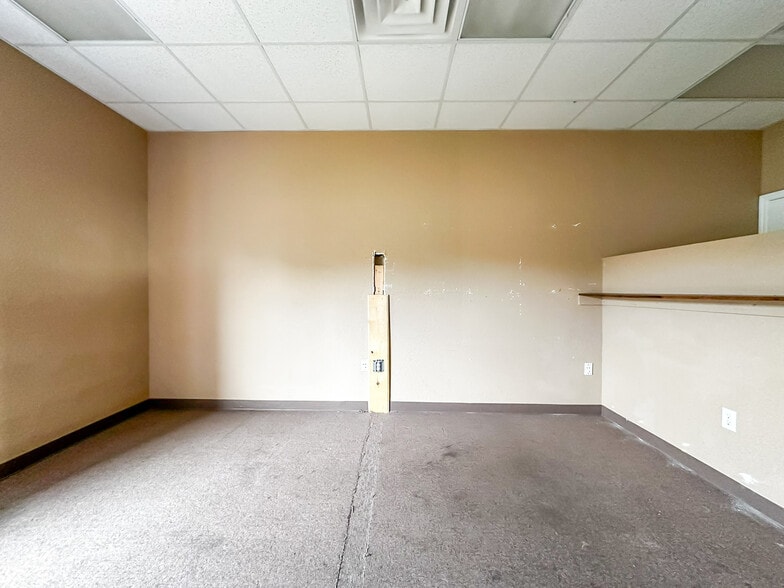 More Photos Of 2385 EF Griffin Rd, Bartow Office For Lease