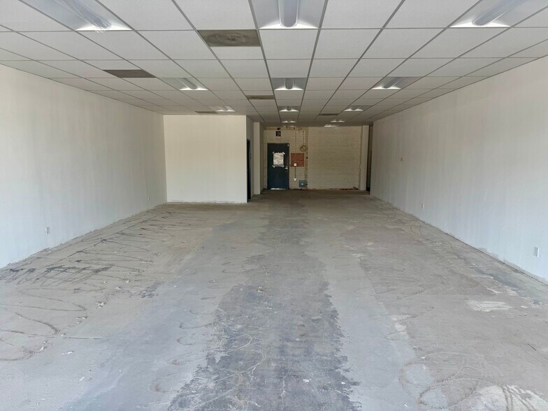 More Photos Of 6400-6440 E Stearns St, Long Beach General Retail For Lease