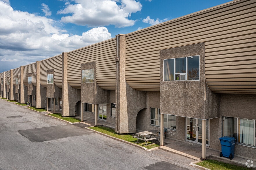 Primary Photo Of 2130-2154 Rue de la Province, Longueuil Warehouse For Sale