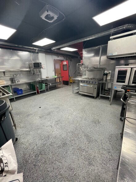 More Photos Of 3858-3870 Notre-Dame, Laval Office For Sale