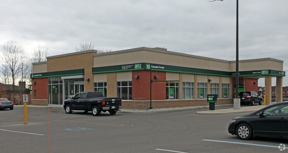 Primary Photo Of 920 Taunton Rd E, Whitby Bank For Lease