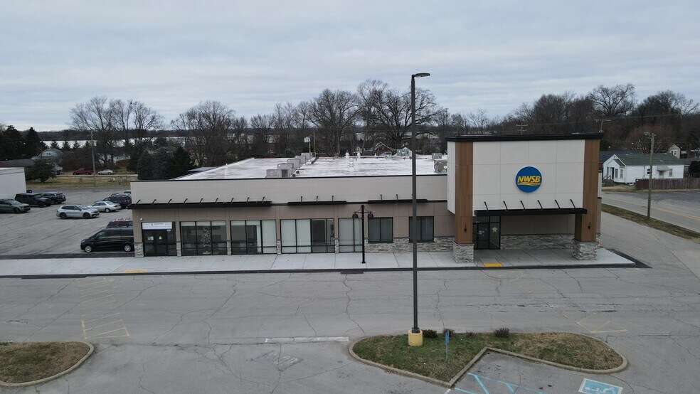 More Photos Of 1009-1411 10th St, Jeffersonville Unknown For Lease