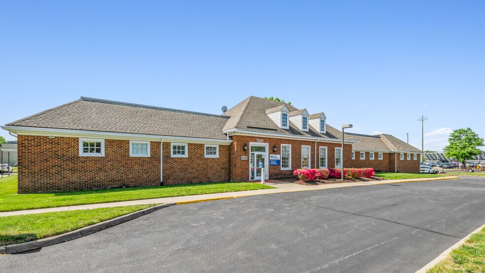 Primary Photo Of 7041 Lee Park Rd, Mechanicsville Medical For Sale