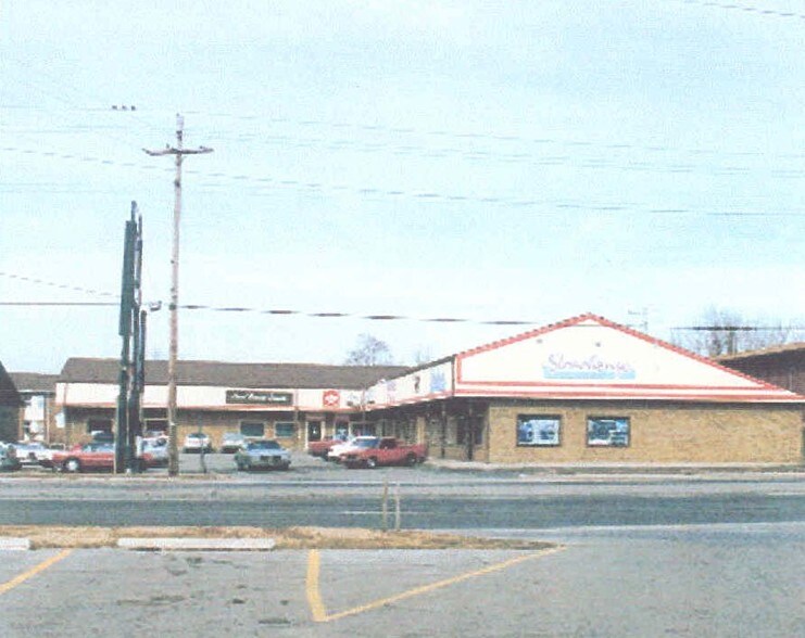Primary Photo Of 418-426 E McGalliard Rd, Muncie Storefront Retail Office For Lease