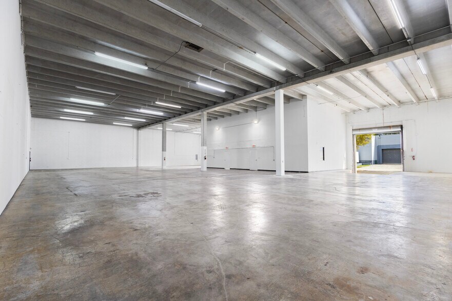 More Photos Of 1740-1742 NW 93rd Ave, Miami Warehouse For Lease