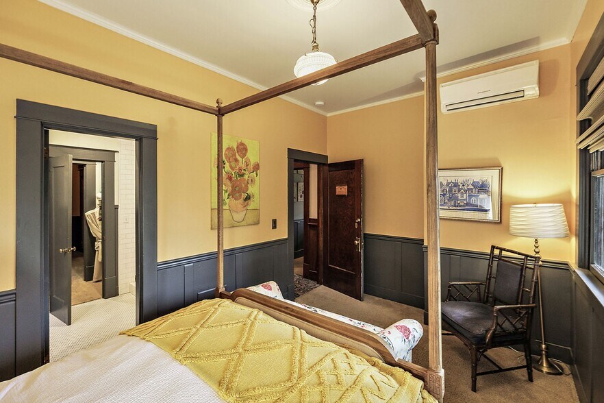 More Photos Of 455 N Oregon St, Jacksonville Hospitality For Sale